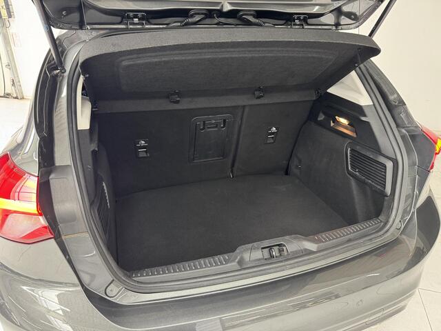 Ford FOCUS 1.0 EcoBoost Hybrid Vignale | Stoelverwarming | Leder | Navigatie | Achteruitrijcamera |