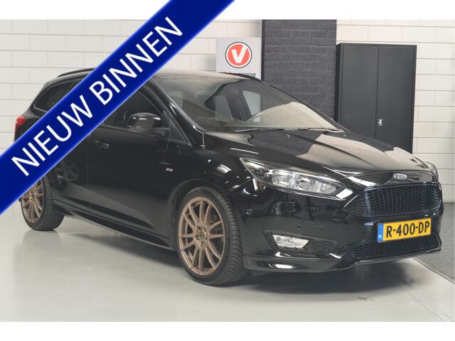 Ford FOCUS Wagon 1.0 ST-Line // 103.000 km // 140 pk // AIRCO // STUUR&STOELVERWARMING // NAVI // PDC //