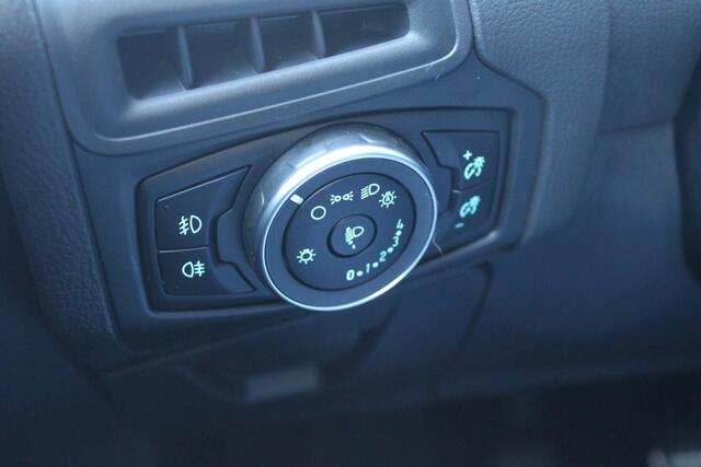 Ford FOCUS Wagon 1.0 ST-Line | Voorruitverwarming | 18 inch Lichtmetalen velgen | Cruise | Navi | PDC