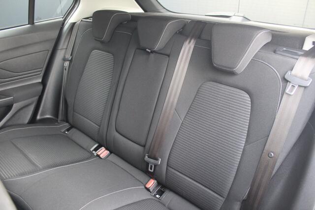 Ford FOCUS 1.0 EcoBoost Hybrid Titanium | Incl. 12 maanden garantie | Navigatie | Stoel/stuur verwarming | Cruise control | Voorruit verwarmd | Apple Carplay | DAB+ | Bluetooth | Lane assist | Trekhaak |