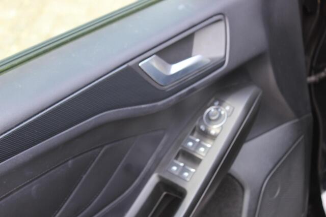 Ford FOCUS Wagon 1.0 EcoBoost Hybrid ST Line X Driver Ass Pack, Winter Pack, Elek Trekhaak, 18", Panoramadak, Lederen bekleding