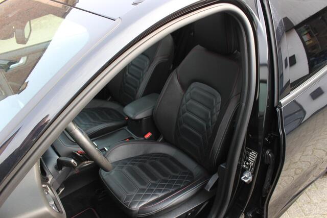 Ford FOCUS Wagon 1.0 EcoBoost Hybrid ST Line X Driver Ass Pack, Winter Pack, Elek Trekhaak, 18", Panoramadak, Lederen bekleding