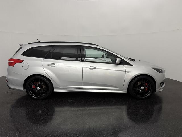 Ford FOCUS Wagon 1.5 ST-Line 150 PK | Bi Xenon | 19" Lichtmetalen velgen | Sportstoelen