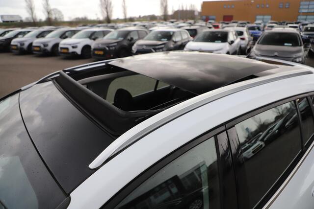 Ford FOCUS Wagon 1.0 EcoBoost Hybrid Trend Edition Business Panoramadak Stuur & Stoelverwarming Navigatie Achteruitrijcamera Airco Cruise Control