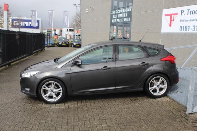 Ford FOCUS 1.0 Lease Edition Cruise control/Navigatie/Bluetooth/Parkeersensoren achter/Climate control/Elektrische ramen