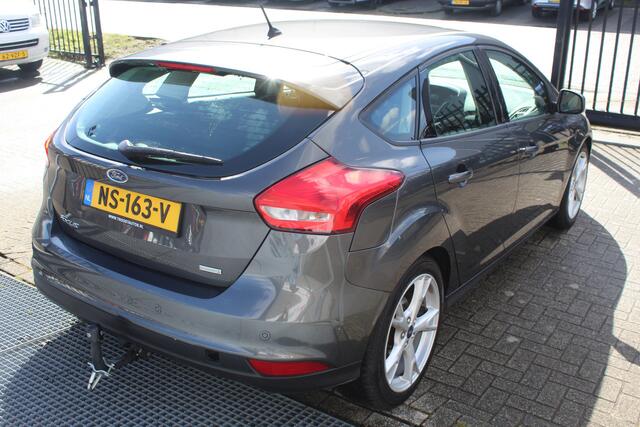 Ford FOCUS 1.0 Lease Edition Cruise control/Navigatie/Bluetooth/Parkeersensoren achter/Climate control/Elektrische ramen