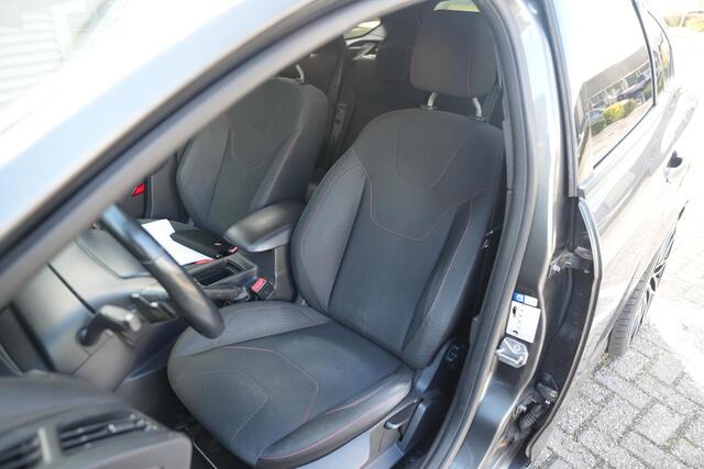 Ford FOCUS 1.5 ST-Line 182 PK Automaat Leer