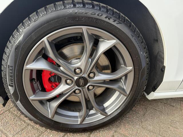 Ford FOCUS Wagon 1.5 EcoBoost ST Line X Business PANORAMADAK| NAVIGATIE| CAMERA| AIRCO/ECC| CRUISECONTROL| PARKEERSENSOREN| KEY-LESS| LM-VELGEN