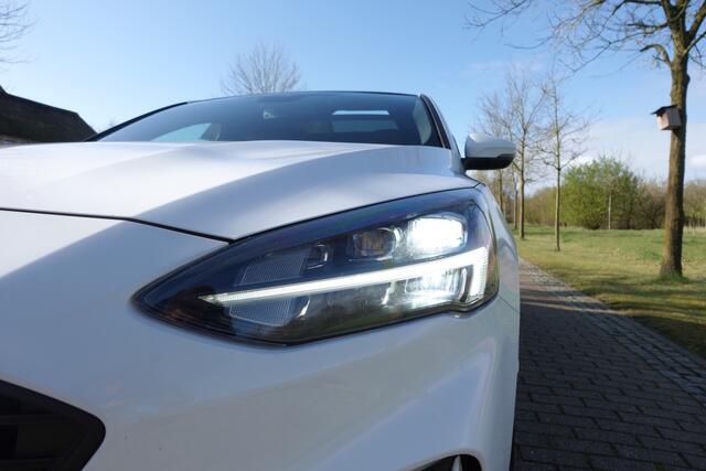 Ford FOCUS 1.0 EcoBoost ST LINE Titanium X Business | Panodak | Camera | Winterpakket | ACC |