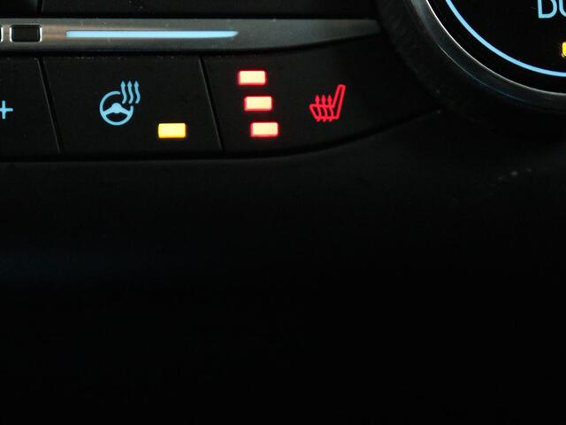 Ford FOCUS 1.0 EcoBoost Titanium | Stoelverwarming | Trekhaak | Adaptive cruise | Carplay | Keyless | Navigatie | Parkeerhulp | Stuurverwarming | Climate control | Getint glas