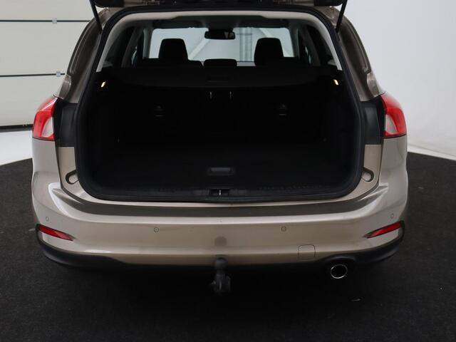 Ford FOCUS 1.0 EcoBoost Titanium | Stoelverwarming | Trekhaak | Adaptive cruise | Carplay | Keyless | Navigatie | Parkeerhulp | Stuurverwarming | Climate control | Getint glas