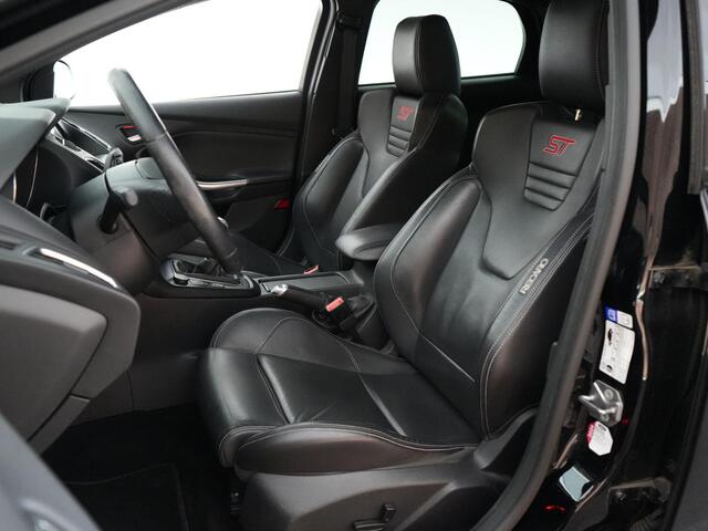 Ford FOCUS ST-3 2.0 250pk PERFORMANCE PACK |Sony|Apple carplay|parkeer camera|stoelverwarming|bi-xenon|19" Performance wielen|stuurverwarming|