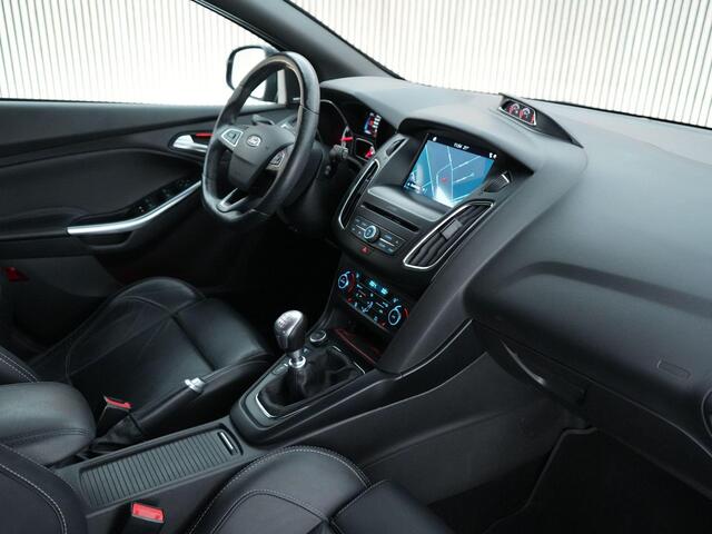 Ford FOCUS ST-3 2.0 250pk PERFORMANCE PACK |Sony|Apple carplay|parkeer camera|stoelverwarming|bi-xenon|19" Performance wielen|stuurverwarming|