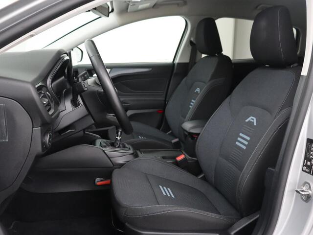 Ford FOCUS 1.0 EcoBoost Hybrid Active X | Carplay | Navigatie | Full LED | Keyless | DAB | Digital Cockpit | Climate control | Parkeerhulp | Cruise control | Blueooth