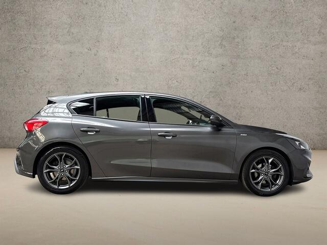 Ford FOCUS 1.0 EcoBoost ST Line (APPLE CARPLAY, GROOT NAVI, CLIMATE, STUUR/STOELVERWARMING, KEYLESS, SPORTSTOELEN, PARKEERSENSOREN, LM VELGEN, CRUISE, NIEUWSTAAT)