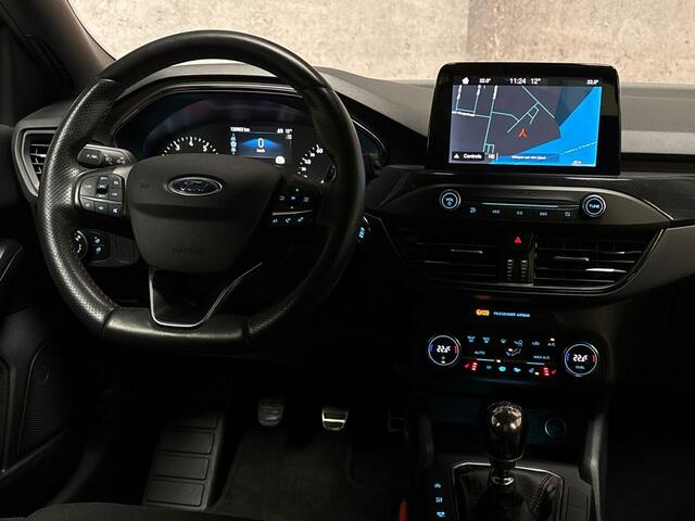 Ford FOCUS 1.0 EcoBoost ST Line (APPLE CARPLAY, GROOT NAVI, CLIMATE, STUUR/STOELVERWARMING, KEYLESS, SPORTSTOELEN, PARKEERSENSOREN, LM VELGEN, CRUISE, NIEUWSTAAT)