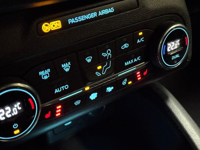 Ford FOCUS 1.0 EcoBoost ST Line (APPLE CARPLAY, GROOT NAVI, CLIMATE, STUUR/STOELVERWARMING, KEYLESS, SPORTSTOELEN, PARKEERSENSOREN, LM VELGEN, CRUISE, NIEUWSTAAT)