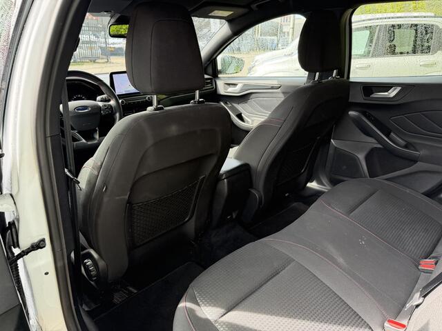 Ford FOCUS Wagon 1.0 EcoBoost ST Line Business . KEYLESS ENTRY & START . PARKEERSENSOREN . NAVIGATIE .