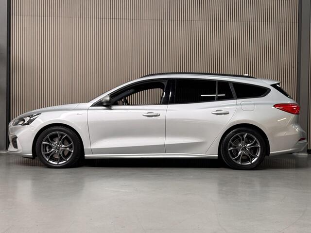 Ford FOCUS ST-Line Automaat Navi Trekhaak Camera Winter Parking pack Privacy Glass Wagon Dealeronderhouden