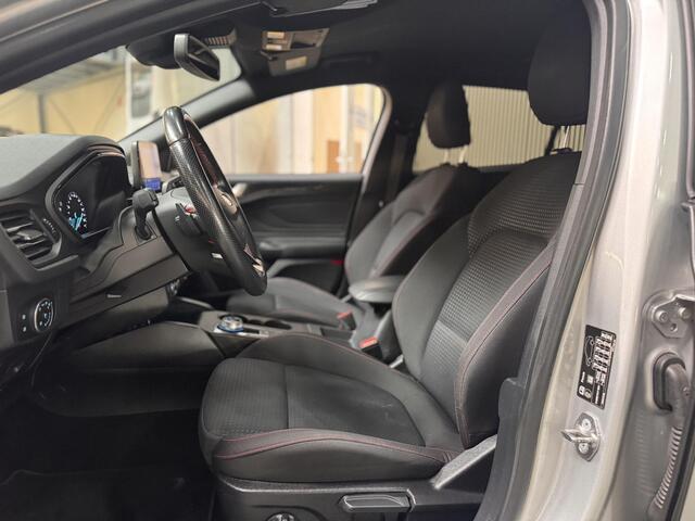 Ford FOCUS ST-Line Automaat Navi Trekhaak Camera Winter Parking pack Privacy Glass Wagon Dealeronderhouden