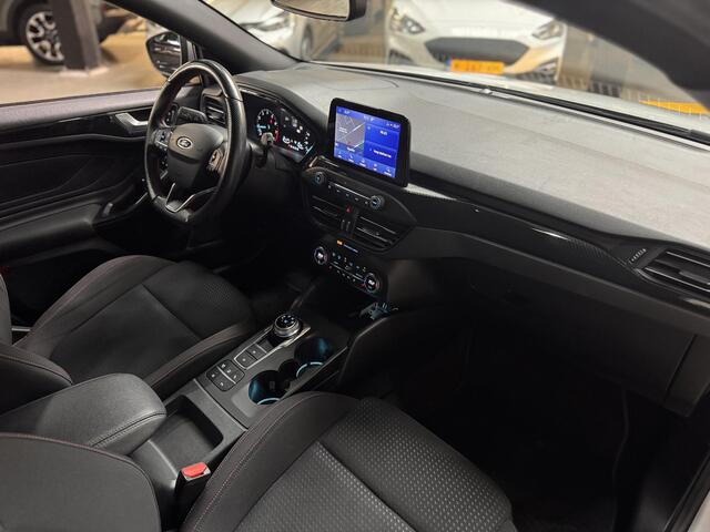 Ford FOCUS ST-Line Automaat Navi Trekhaak Camera Winter Parking pack Privacy Glass Wagon Dealeronderhouden