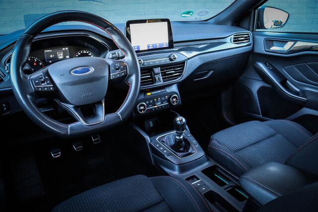 Ford FOCUS Wagon 1.0 EcoBoost Hybrid ST Line X Business Net binnen - Nu al te bezichtigen