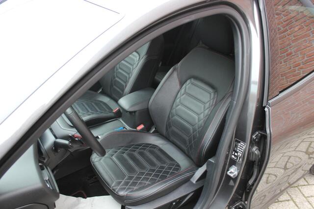 Ford FOCUS 1.0 EcoBoost Hybrid ST Line X Winter Pack, 18", Afn Trekhaak, Carplay/Navigatie, Led, Lederen bekleding!