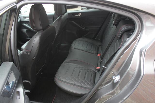 Ford FOCUS 1.0 EcoBoost Hybrid ST Line X Winter Pack, 18", Afn Trekhaak, Carplay/Navigatie, Led, Lederen bekleding!