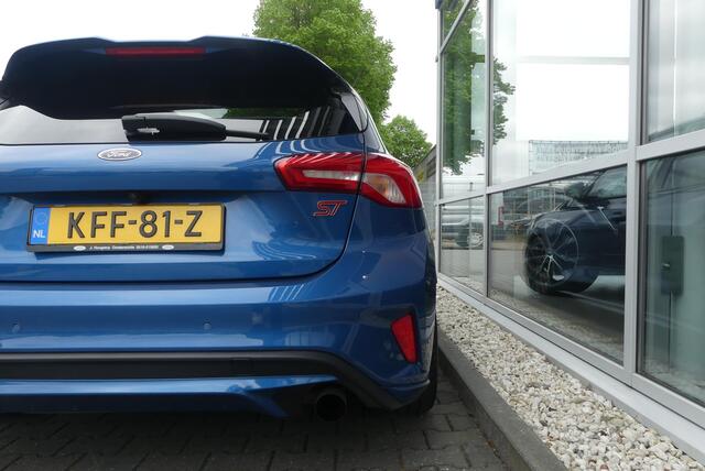 Ford FOCUS 2.3 EcoBoost ST-3 PERFORMANCE PACK, H&R, PANO, HUD, WINTER PACK, ADAPT. CRUISE, CLIMA, NAVI, APPLE CARPLAY/ANDROID AUTO, KEYLESS, B&O, ELEKT. STOELEN, ADAPT. DEMPING SYSTEEM, 96.530KM