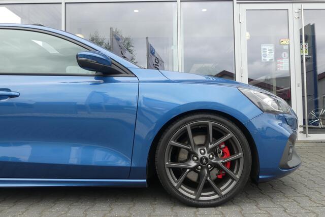 Ford FOCUS 2.3 EcoBoost ST-3 PERFORMANCE PACK, H&R, PANO, HUD, WINTER PACK, ADAPT. CRUISE, CLIMA, NAVI, APPLE CARPLAY/ANDROID AUTO, KEYLESS, B&O, ELEKT. STOELEN, ADAPT. DEMPING SYSTEEM, 96.530KM