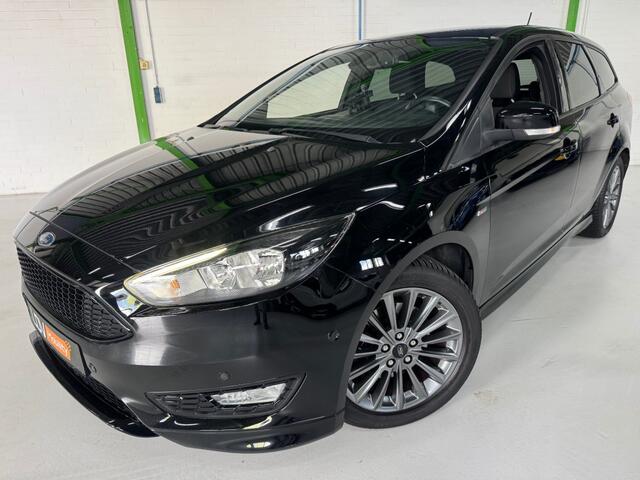 Ford FOCUS 1.5 Benzine ST-LINE / 117573 km / Trekhaak / PDC / LED / Navi / Stoelverwarming / Parkassist.