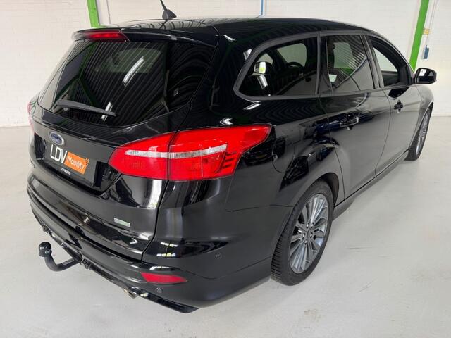 Ford FOCUS 1.5 Benzine ST-LINE / 117573 km / Trekhaak / PDC / LED / Navi / Stoelverwarming / Parkassist.