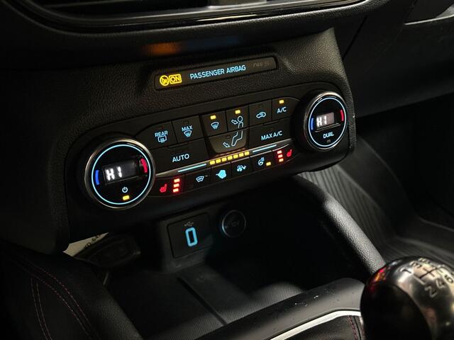 Ford FOCUS Wagon 1.0 EcoBoost ST Line X (APPLE CARPLAY, GROOT NAVI, STUUR/STOELVERWARMING, CAMERA, SPORTSTOELEN, ADAPTIVE CRUISE, GETINT GLAS, TREKHAAK, NIEUWSTAAT)