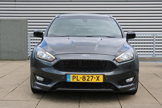 Ford FOCUS 1.5 ST-Line 182 Navigatie / Camera / LMV / Alcantara