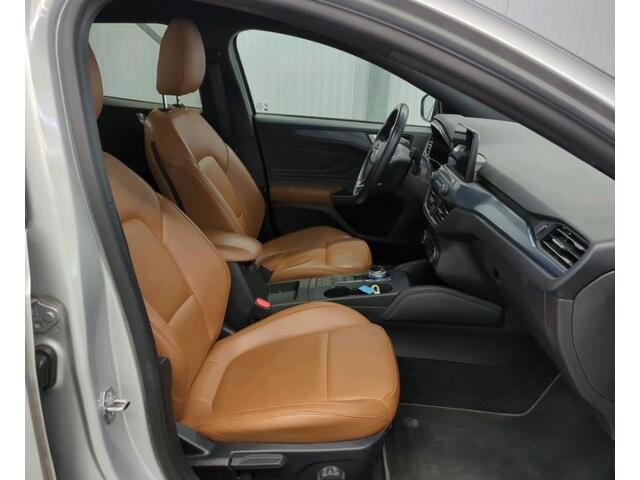 Ford FOCUS Wagon 1.5 Automaat 150PK Active X Business / Trekhaak / Leder / Standkachel / B&O Radio / Pdc+Camera /