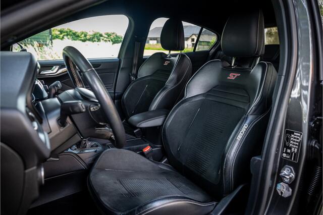 Ford FOCUS 2.3 EcoBoost ST-3 Bang & Olufsen Milltek Head Up