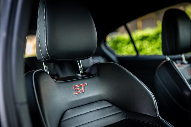 Ford FOCUS 2.3 EcoBoost ST-3 Bang & Olufsen Milltek Head Up