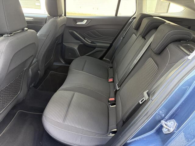Ford FOCUS Wagon 1.0i EcoBoost Hybrid Titanium X Business 6-Bak 125 PK. Nieuwe auto en zeer zuinig !!! Open panoramadak !! Zeker een kansje deze auto !