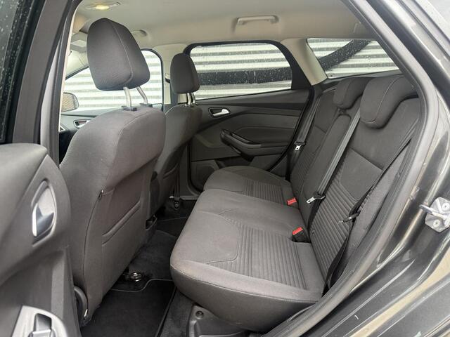 Ford FOCUS Wagon 1.0 Titanium 1e Eigenaar|Navi|Clima|Cruise|Carplay|Stoel+Stuur verw|PDC V+A|APK tot 12-2026