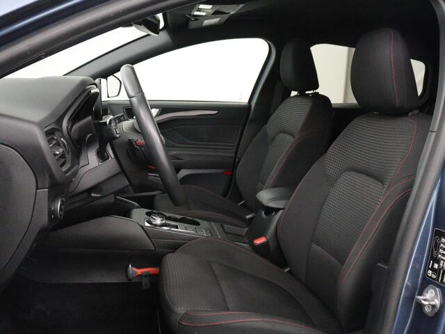 Ford FOCUS 1.5 EcoBoost ST Line | Trekhaak | Stoel & Stuurverwarming | Keyless | Carplay | Climate control | Parkeerhulp | Full LED | Cruise control | Navigatie | Bluetooth | Getint glas