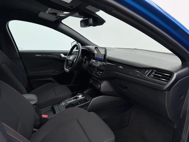 Ford FOCUS EcoBoost 125 pk Titanium Business | Parkeersensoren | Apple Carplay & Android Auto | Privacy Glass | 17'' | B&O |