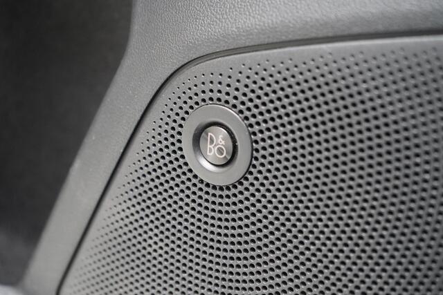 Ford FOCUS Wagon 1.0 EcoBoost 125pk Hybrid Active Business | Trekhaak | Carplay | B&O Sound | Camera | Zwart dak