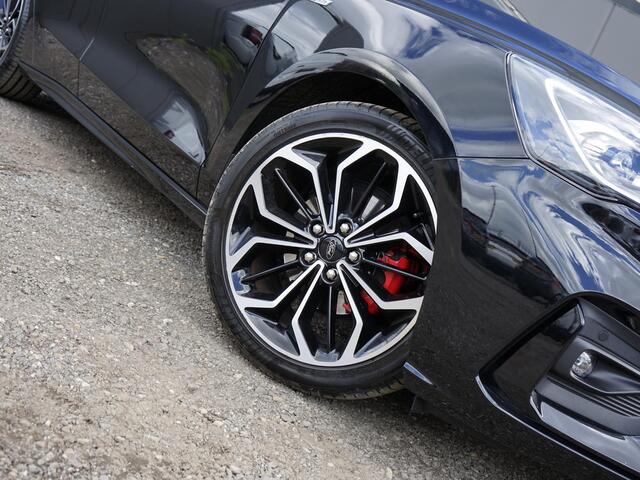 Ford FOCUS 1.0 EcoBoost Hybrid ST Line X Business Adaptive cruise / 18'' LM velgen / Privacy glass / LED / B&O / Keyless / Winterpack