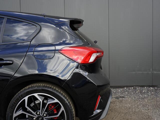 Ford FOCUS 1.0 EcoBoost Hybrid ST Line X Business Adaptive cruise / 18'' LM velgen / Privacy glass / LED / B&O / Keyless / Winterpack