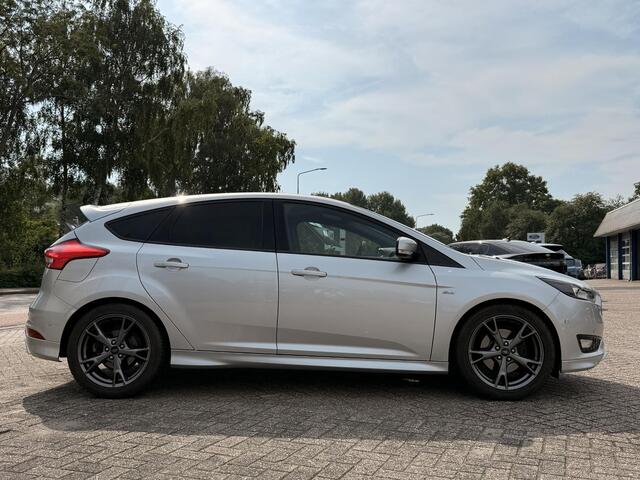 Ford FOCUS 1.5 Ecboost ST-Line 150pk Achterspoiler | Navigatie | Carplay & Android Auto | 18 inch velgen | Reservewiel | Getint glas