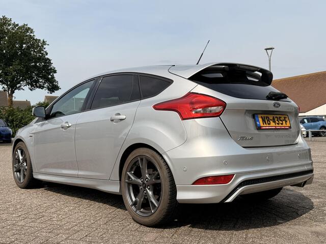 Ford FOCUS 1.5 Ecboost ST-Line 150pk Achterspoiler | Navigatie | Carplay & Android Auto | 18 inch velgen | Reservewiel | Getint glas