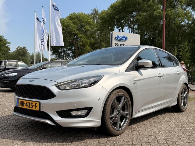 Ford FOCUS 1.5 Ecboost ST-Line 150pk Achterspoiler | Navigatie | Carplay & Android Auto | 18 inch velgen | Reservewiel | Getint glas