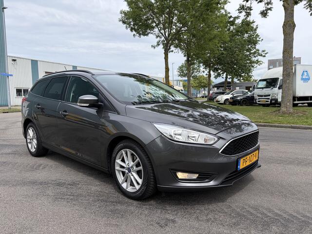 Ford FOCUS Wagon 1.0i Eco-Boost Edition 6-Bak 126 PK. Distributieriem en waterpomp vervangen bij 197.000 KM !!! Zeer fijn rijdende auto !!