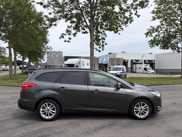 Ford FOCUS Wagon 1.0i Eco-Boost Edition 6-Bak 126 PK. Distributieriem en waterpomp vervangen bij 197.000 KM !!! Zeer fijn rijdende auto !!