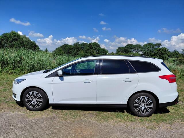 Ford FOCUS Wagon *AANGEPAST** Handgas/Rem. 1.0 Trend